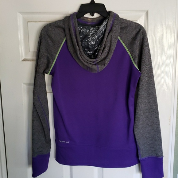 Nike athletic pullover sweatshirt. - Picture 3 of 4